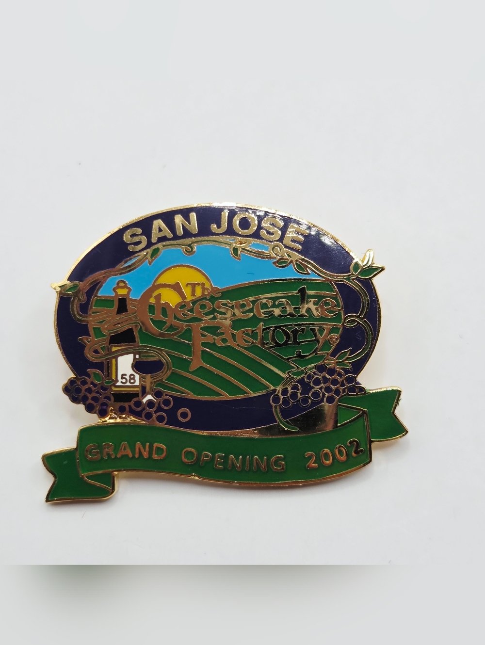 CHEESECAKE FACTORY PIN SAN JOSE GRAND OPENING 2002 GRAPE VINEYARD WINE BOTTLE